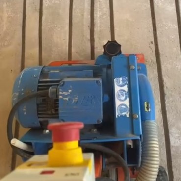 Estudo de caso: Abertura de ranhuras para aquecimento de piso mais rápida e limpa na Holanda e na Alemanha com a fresa para aquecimento de piso SANG (125/130 mm, 17 mm de espessura)