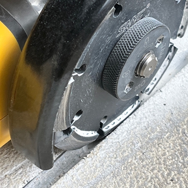 Lâmina SANG em formato de V para cortes em fenda - Corte mais rápido e trabalhe de forma mais inteligente.